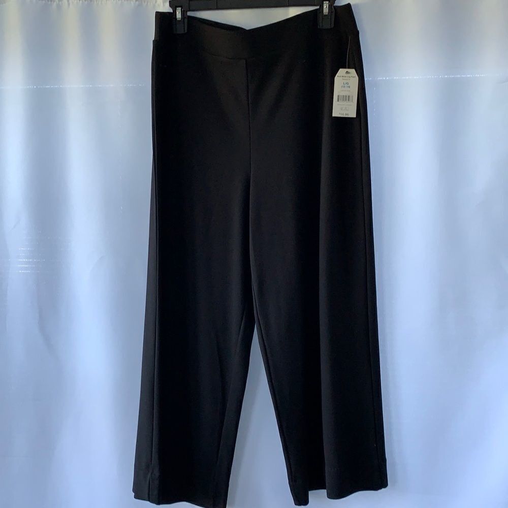 Time & Tru Large Cropped wide leg black pants.  NWT